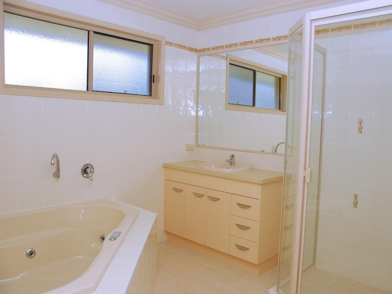 10 Katandra St, Point Vernon QLD 4655