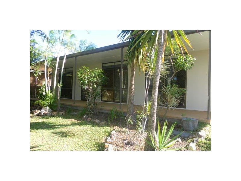 19 Barnstaple St, Torquay QLD 4655