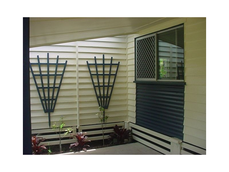 18 Stewart Street, Urangan QLD 4655