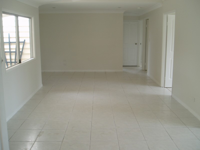 18 Stewart Street, Urangan QLD 4655