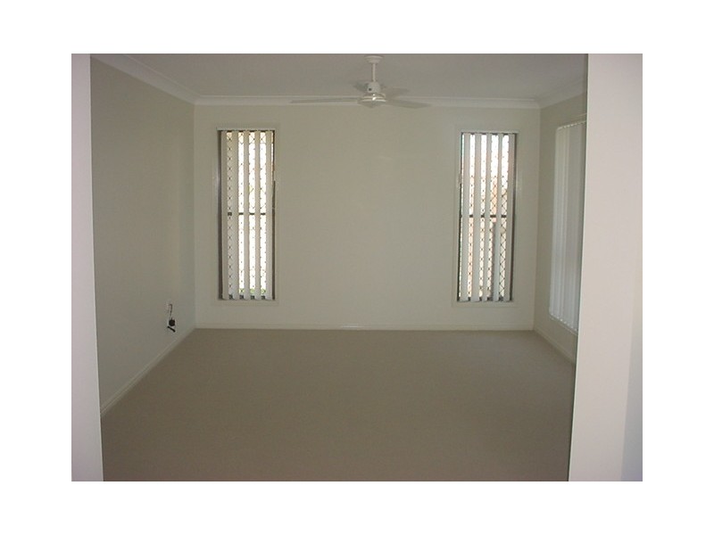 5 Bushlark Avenue, Eli Waters QLD 4655