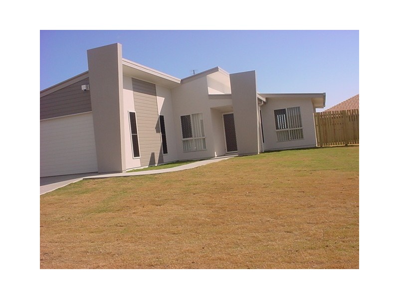 3 Bushlark Avenue, Eli Waters QLD 4655