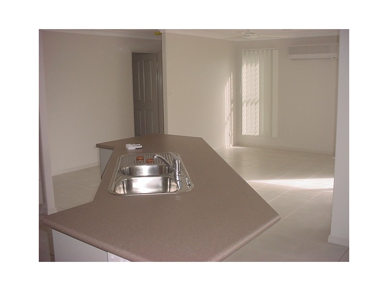 3 Bushlark Avenue, Eli Waters QLD 4655