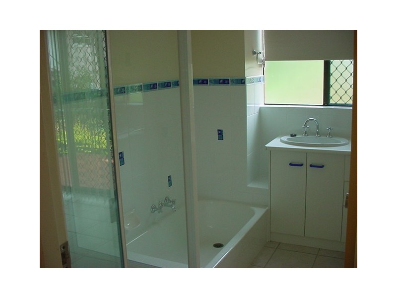 Unit 3/394 Esplanade, Torquay QLD 4655