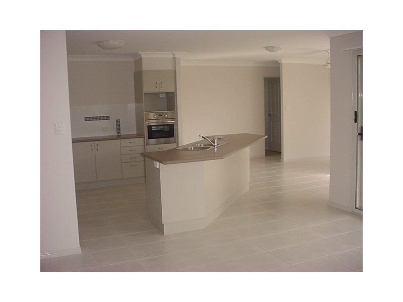 3 Bushlark Avenue, Eli Waters QLD 4655