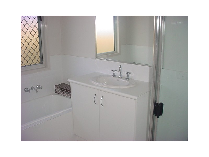 3 Bushlark Avenue, Eli Waters QLD 4655