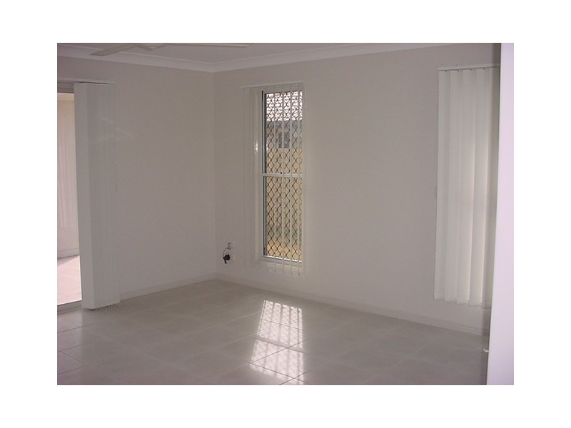 3 Bushlark Avenue, Eli Waters QLD 4655