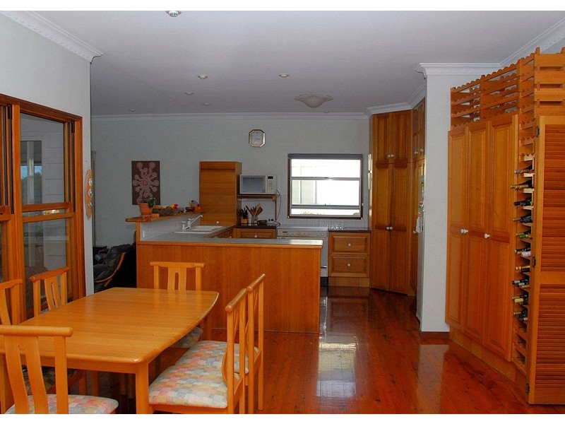 77 Esplanade, Point Vernon QLD 4655