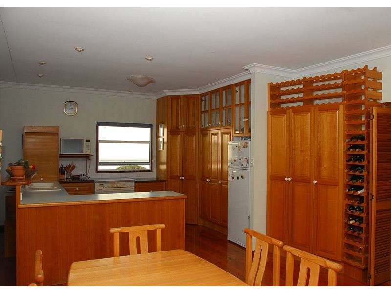 77 Esplanade, Point Vernon QLD 4655