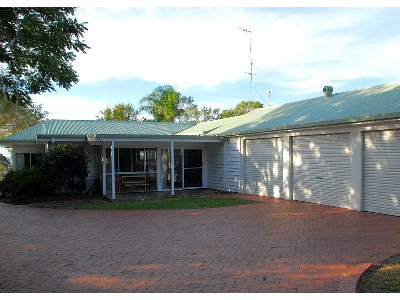 77 Esplanade, Point Vernon QLD 4655