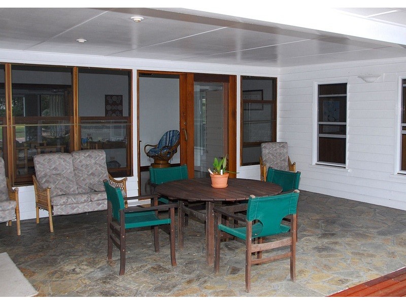 77 Esplanade, Point Vernon QLD 4655