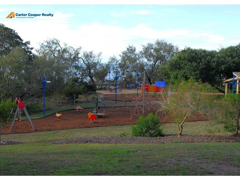 77 Esplanade, Point Vernon QLD 4655