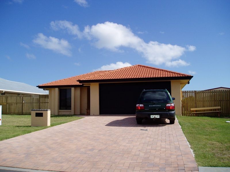 3 Kestrel Court, Eli Waters QLD 4655