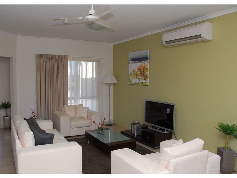 U21 / 230 Pulgul Street, Urangan QLD 4655