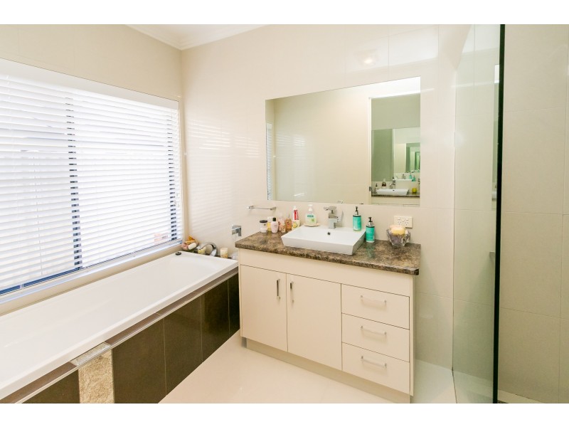 5 Bounty Circuit, Eli Waters QLD 4655