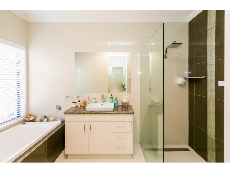 5 Bounty Circuit, Eli Waters QLD 4655