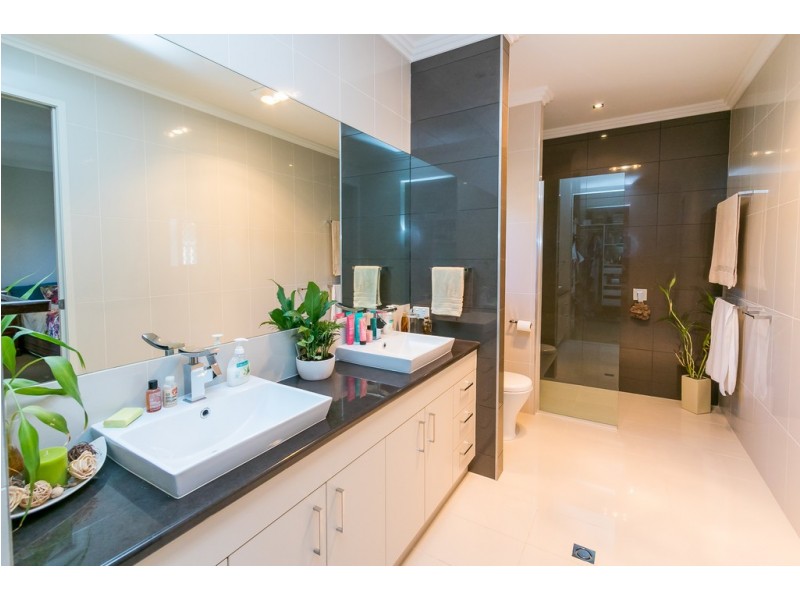 5 Bounty Circuit, Eli Waters QLD 4655