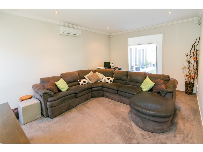 5 Bounty Circuit, Eli Waters QLD 4655