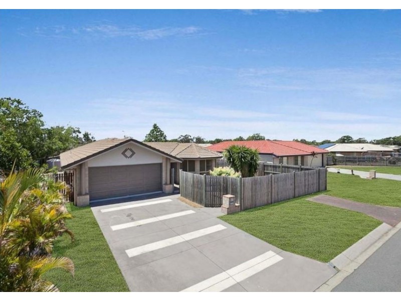 27 Topaz Circuit, Urangan QLD 4655
