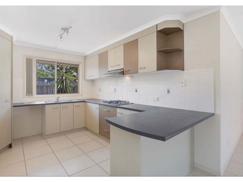27 Topaz Circuit, Urangan QLD 4655