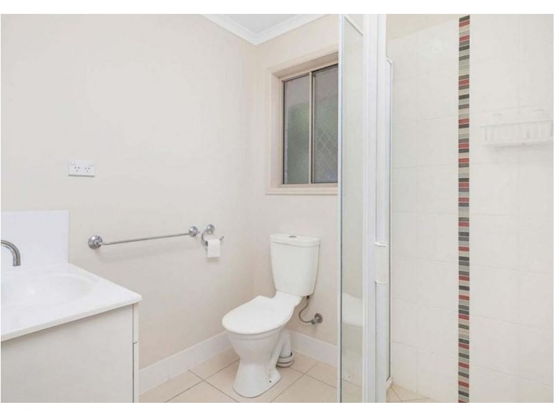 27 Topaz Circuit, Urangan QLD 4655