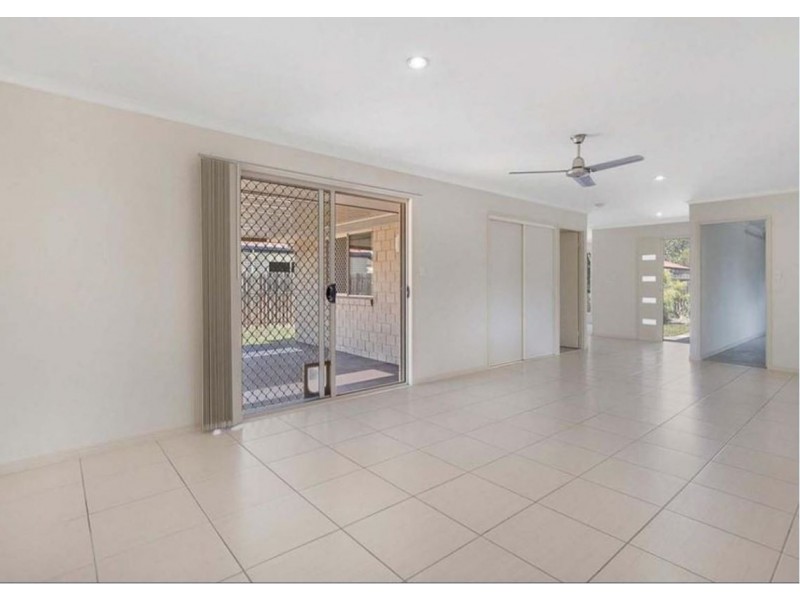 27 Topaz Circuit, Urangan QLD 4655