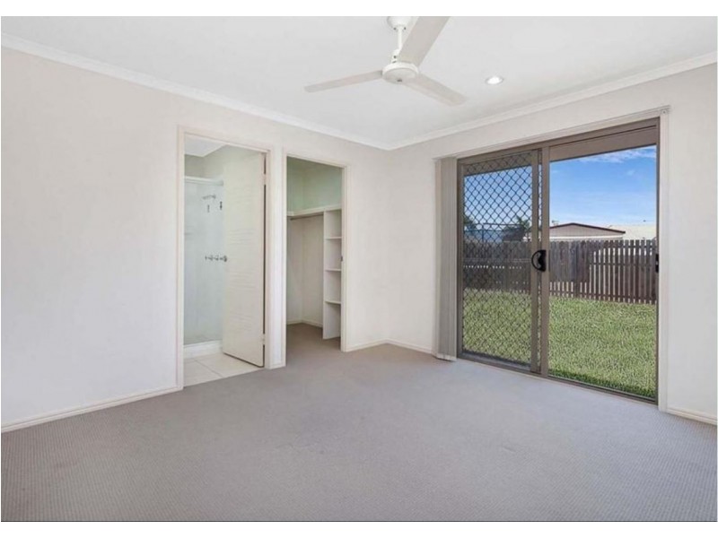 27 Topaz Circuit, Urangan QLD 4655