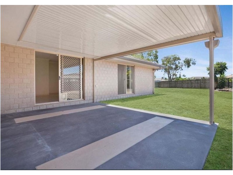 27 Topaz Circuit, Urangan QLD 4655