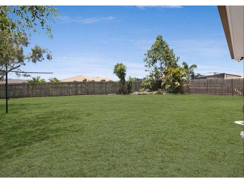 27 Topaz Circuit, Urangan QLD 4655