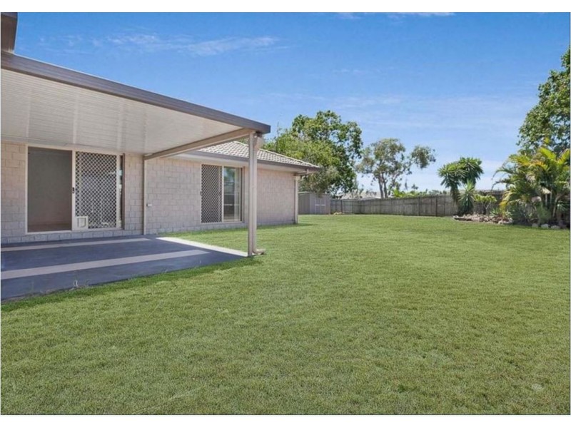 27 Topaz Circuit, Urangan QLD 4655