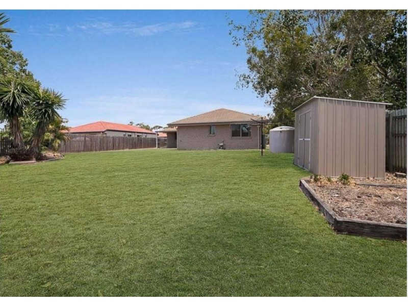 27 Topaz Circuit, Urangan QLD 4655