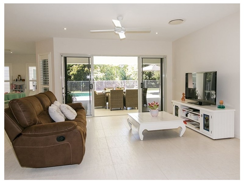 5 Sempfs Road, Dundowran Beach QLD 4655