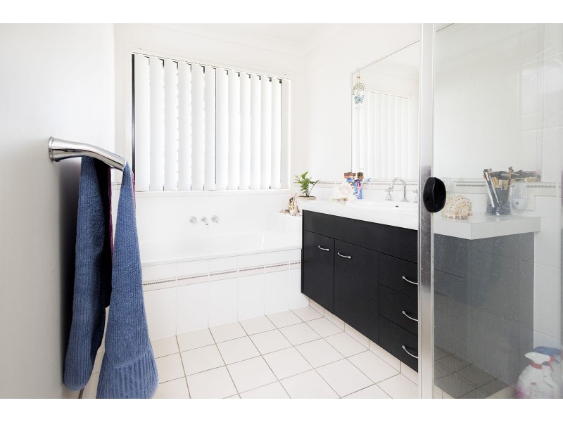 20 Golden Grove Court, Eli Waters QLD 4655