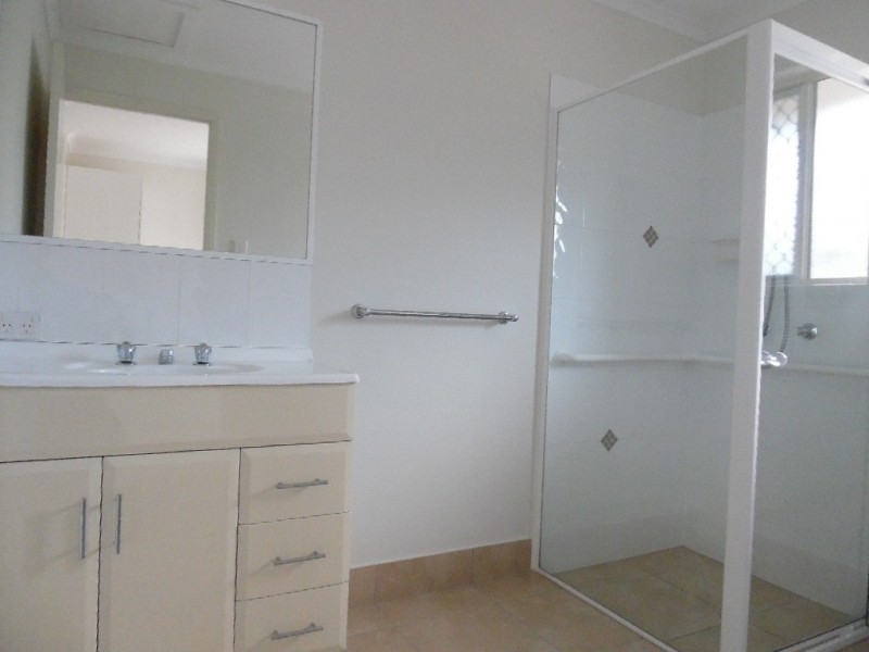 1 Richardson Close, Pialba QLD 4655