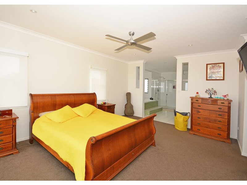 4 Sandy View Drive, Nikenbah QLD 4655