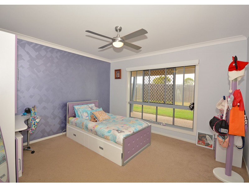 4 Sandy View Drive, Nikenbah QLD 4655