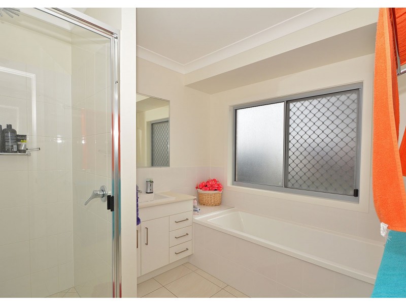 4 Sandy View Drive, Nikenbah QLD 4655