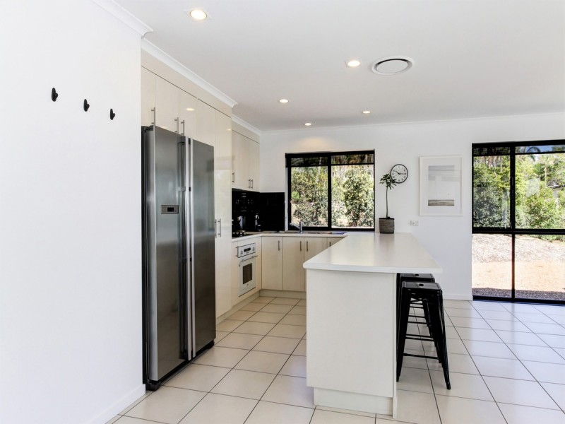 17 Azure Court, Dundowran Beach QLD 4655