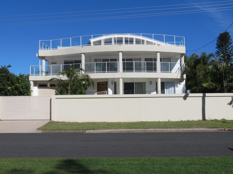 598 Esplanade, Urangan QLD 4655