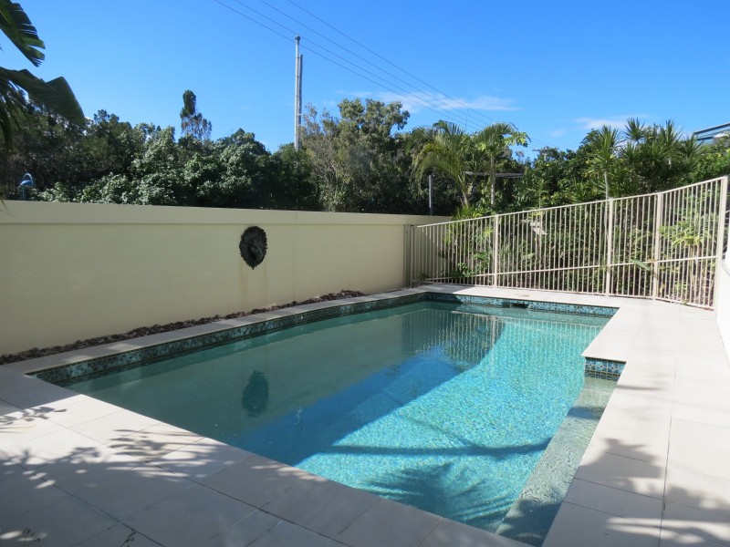 598 Esplanade, Urangan QLD 4655