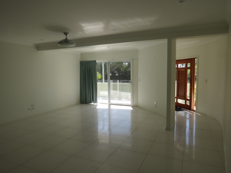 598 Esplanade, Urangan QLD 4655