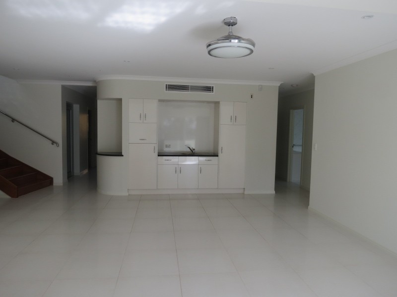 598 Esplanade, Urangan QLD 4655