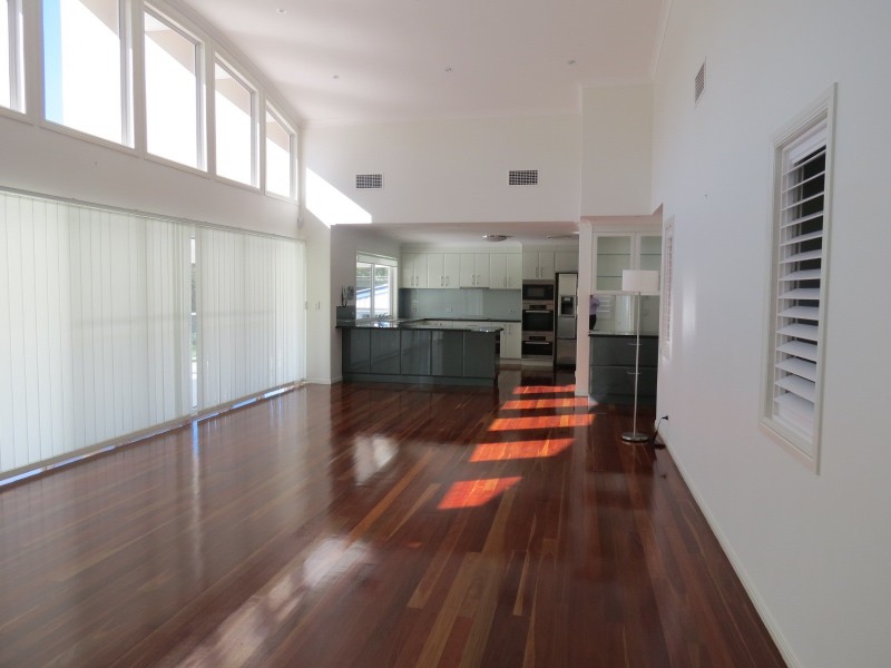598 Esplanade, Urangan QLD 4655