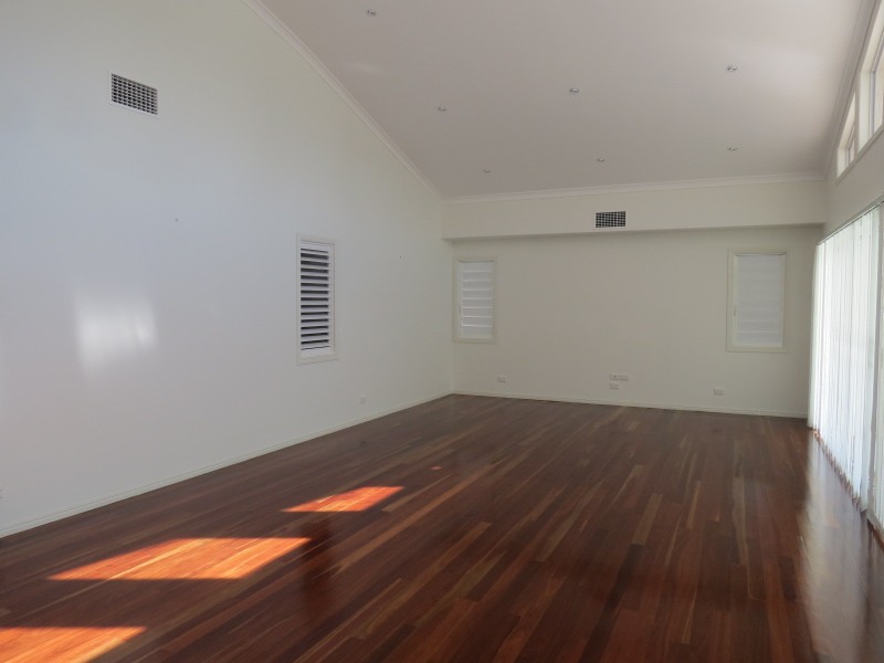 598 Esplanade, Urangan QLD 4655