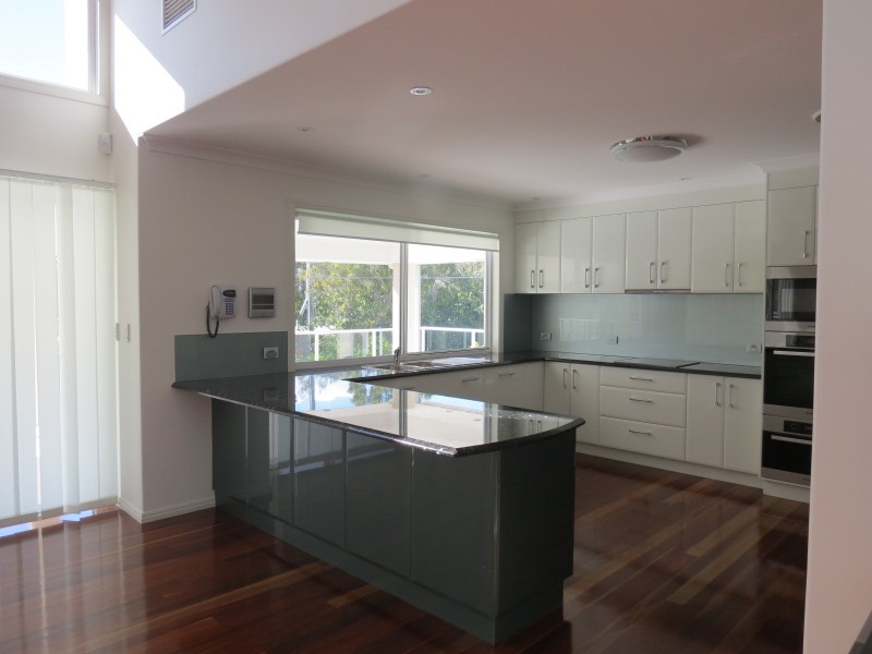 598 Esplanade, Urangan QLD 4655
