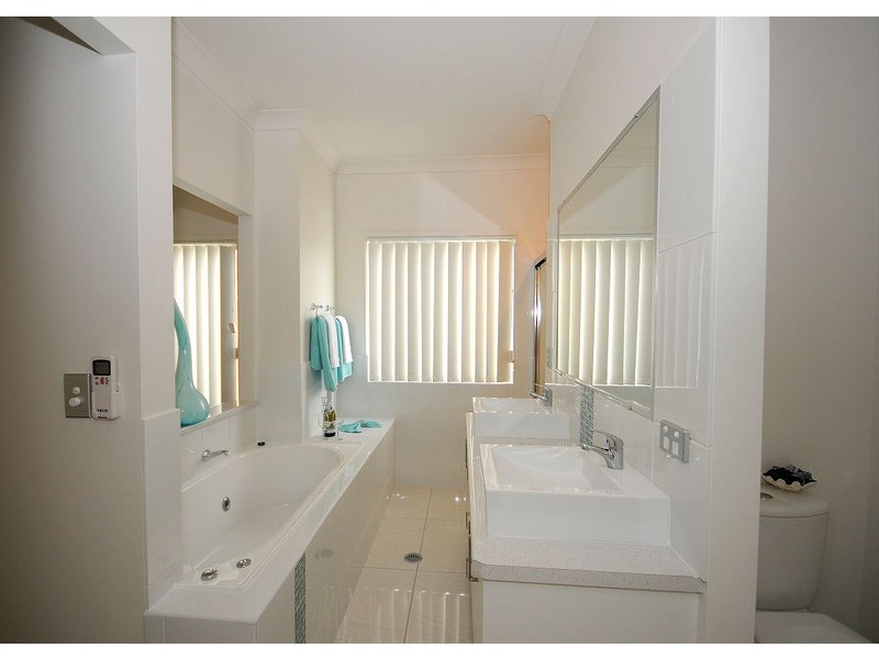 144a Truro Street, Urangan QLD 4655