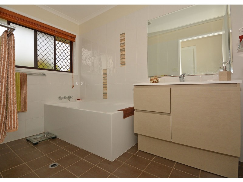 95 Garden Drive, Urangan QLD 4655