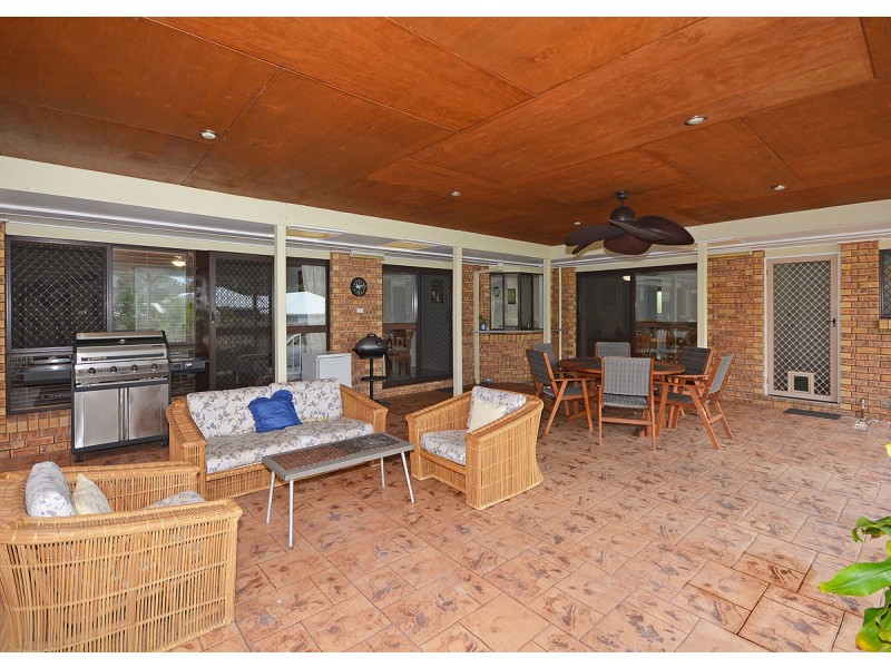 95 Garden Drive, Urangan QLD 4655