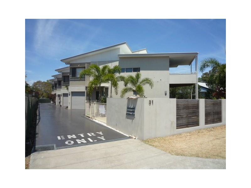 2/31 King Street, Urangan QLD 4655