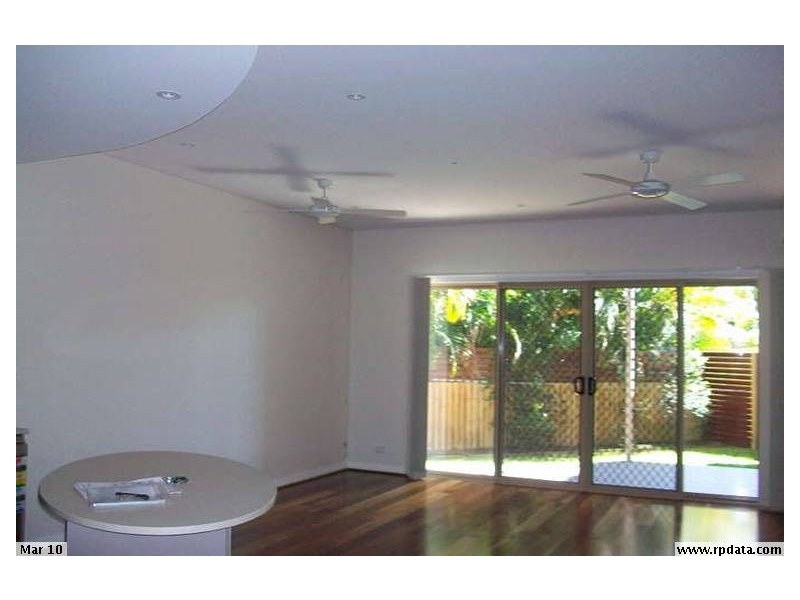 2/31 King Street, Urangan QLD 4655